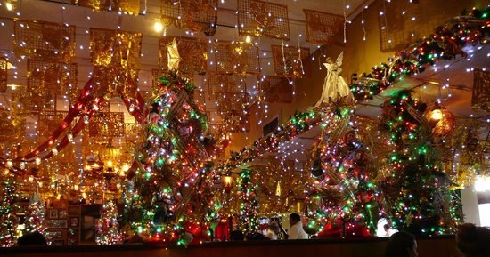 Guirlandes pour décorer la pièce pour le Nouvel An