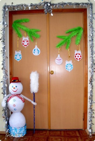 Décoration de porte pour le nouvel an à l'école